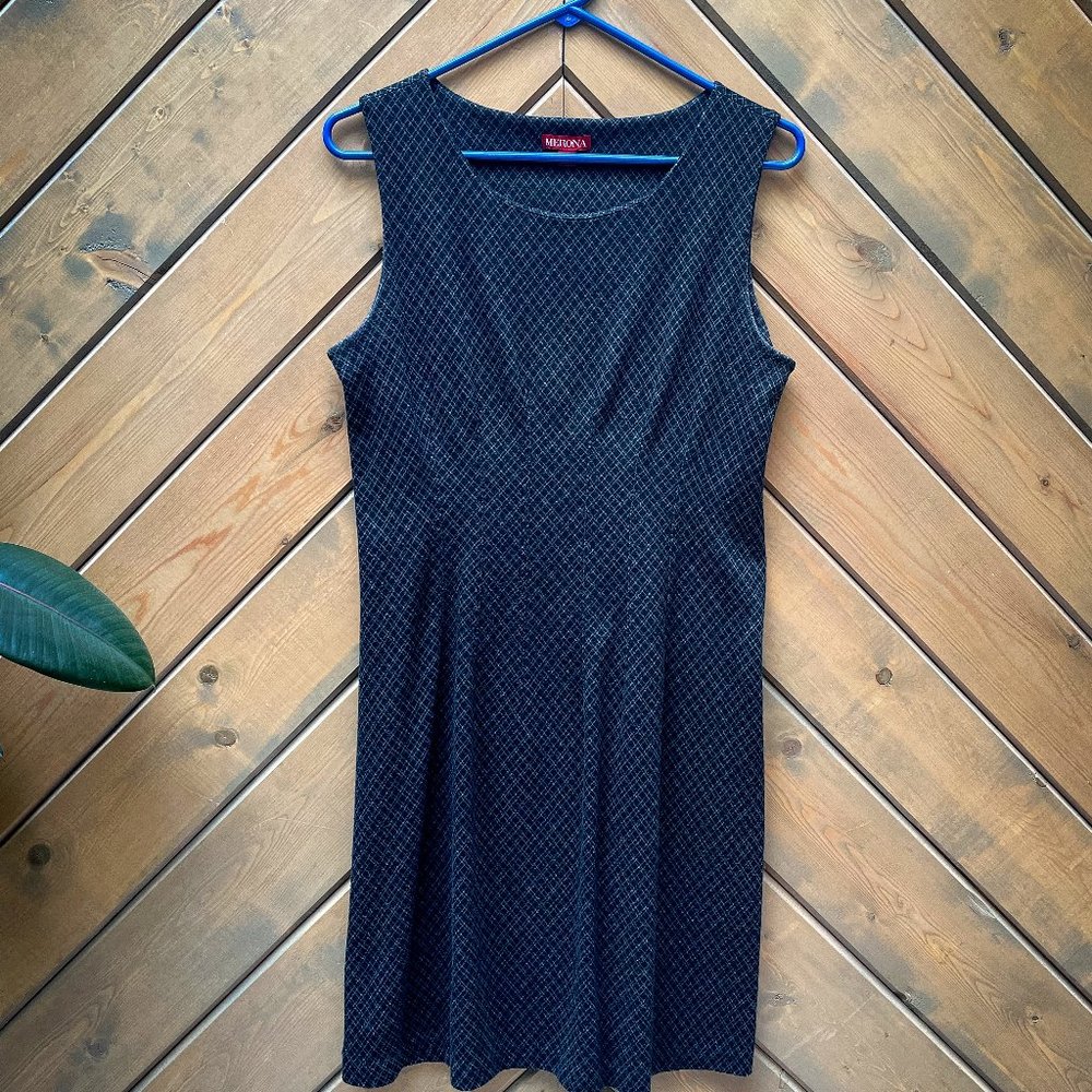 Super cute dress for fall and winter! Soft knit, size M